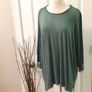 *Weekend Suzanne Betro Satin Trim Tunic